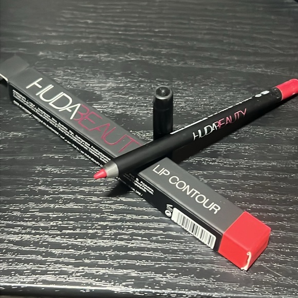 🌙💕Heartbreaker Huda Beauty Lip Liner - Picture 7 of 10